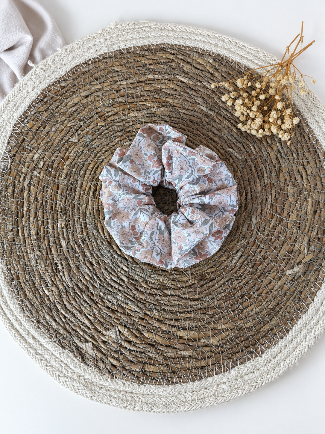 Scrunchie Ruffle Daisy